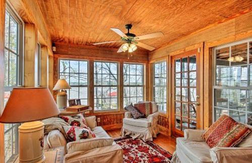 Ridgeway Maison | Charming Waterfront Ridgeway Cabin with Dock!