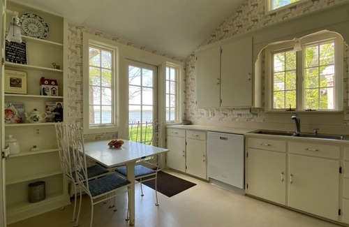 Green Lake Maison | Charming waterfront farmhouse with guest cottage