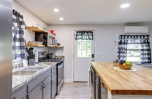 Watkins Glen Cottage | Charming Watkins Glen Home w/ Yard!