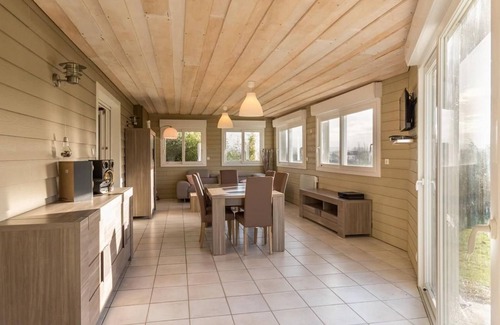 Vy-le-Ferroux Cottage | Charming wooden house with pool and pets allowed