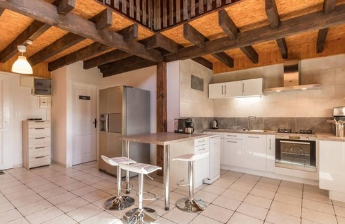 Vy-le-Ferroux Cottage | Charming wooden house with pool and pets allowed