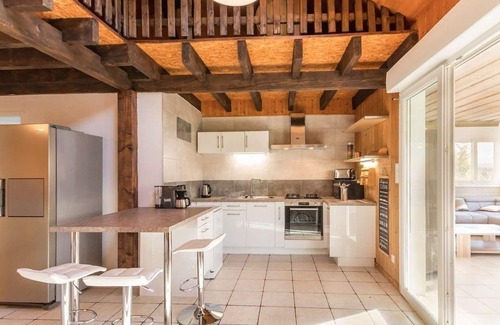 Vy-le-Ferroux Cottage | Charming wooden house with pool and pets allowed