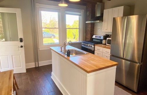 Yardley Maison | Charming Yardley Boro home! Steps to shops/restaurants, close to major transit