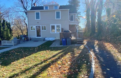 Yardley Maison | Charming Yardley Boro home! Steps to shops/restaurants, close to major transit
