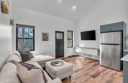 Lawrence Appartement | Charmingly Stylish 1-bed Loft Apt! Wonderful Lawrence Barker neighborhood