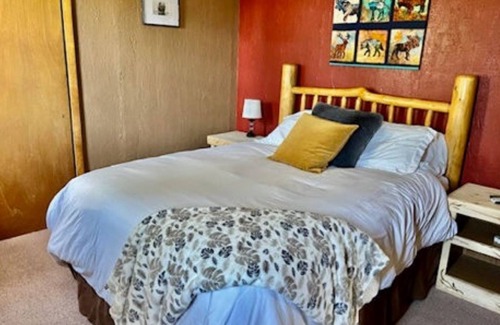 Cedaredge Cabine | Chase Snow, Then Chill Next to The Fireplace in Unit 11 at the Cedaredge Lodge