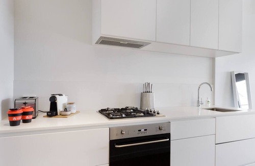 Melbourne Central Business District Appartement | Chasing Skylines Chic and Contemporary Living