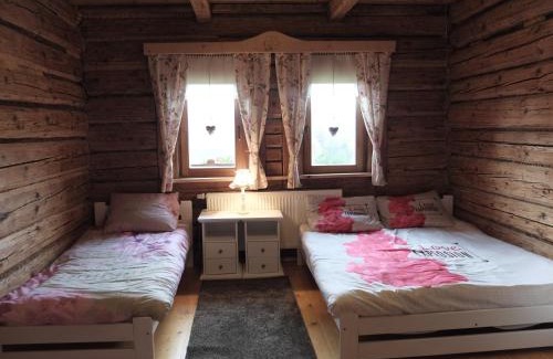 Sucha Beskidzka Cabine | Chata Mioduszyna w Beskidach - drewniany dom z widokiem na Babią Górę