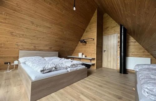 Oravska Lesna Cabine | Chata za plotom