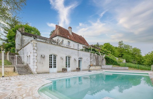 Perigueux Maison | Château Barbadeau – Séjour d’Exception avec Piscine Privée au Cœur du Périgord