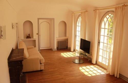 Roquemaure Maison | Chateau Castelrives