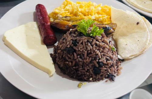 El Castillo Hôtel | Chateau Arenal Hotel & Restaurante