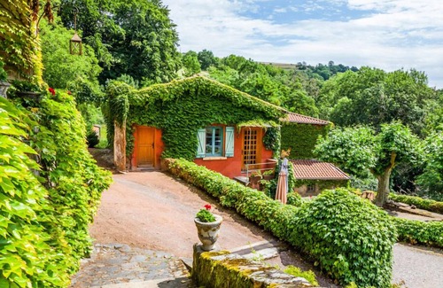 Lurcieux Maison | La vida de Castillo en un mundo moderno