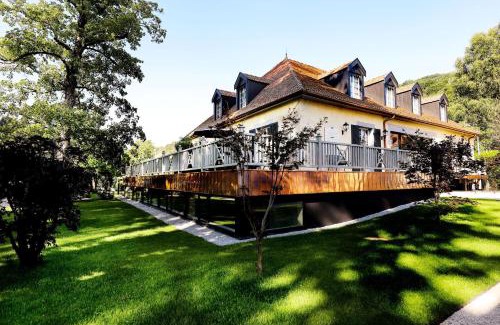 Port-Lesney Hôtel | Chateau De Germigney
