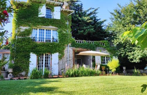 Latrape Maison | Chateau de Pys Guest House