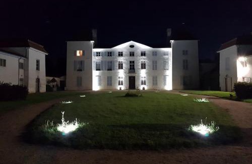 Poncins Lit Et Petit-Déjeuner | Chateau des Perichons