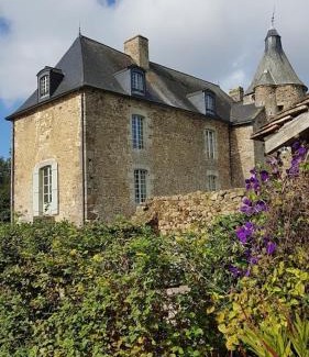 Saint-Pierre-des-Nids Maison | Chateau du Plessis Bochard