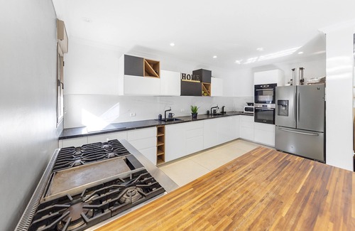 Mateh Yehuda Maison | Chateau Gabriel 6 BR Villa w Heated Pool