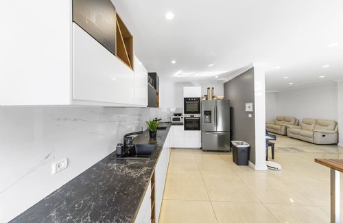 Mateh Yehuda Maison | Chateau Gabriel 6 BR Villa w Heated Pool