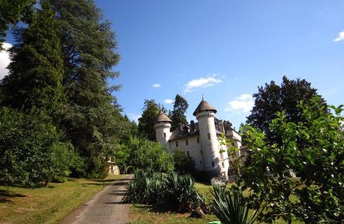 Serrieres-en-Chautagne Maison | Chateau in Rhone Valley near Ski Resorts