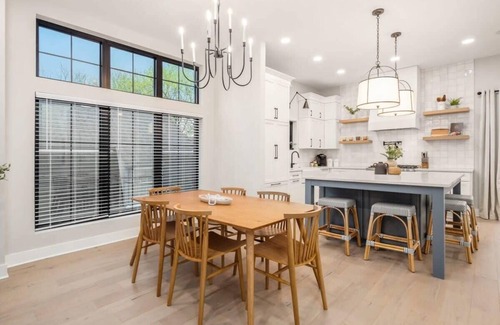 Merion Village Maison | Chateau in the Village - Luxury New Build 3BD/5BA