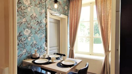 Brion Maison | Château La Mothaye - self catering apartments with pool in the Loire Valley