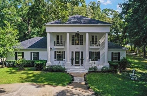 DeLand Maison | Chateau Les Chenes, an event venue in a gated 2-acres Estate