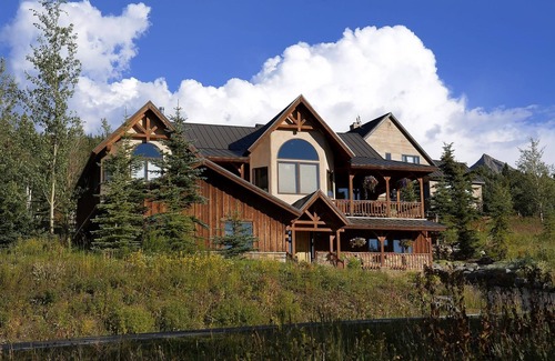 Crested Butte Maison | 4 Bdrm, 3. 5 Bath Maison de montagne de luxe! Vues expansives! 10 personnes