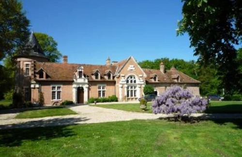 Millancay Maison | Chateau solognot XV eme siècle tout confort avec piscine et tennis.