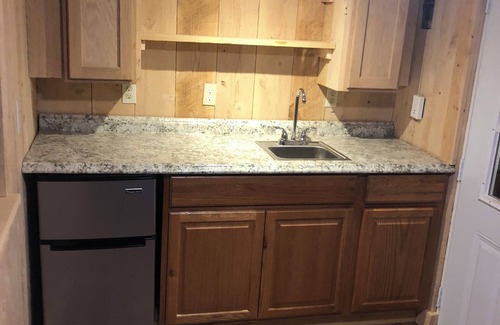 East Durham Cabine | Chateau Tina in the Mountains AC, WiFi. Dog Friendly East Durham N