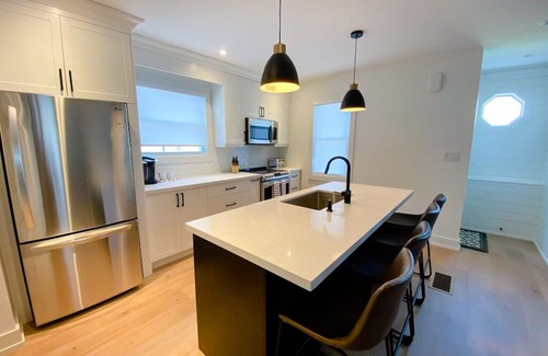 Niagara-on-the-Lake Maison | Chateau Vino - newly renovated home in the heart of NOTL wine country!