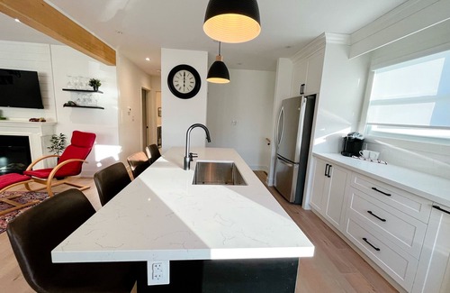 Niagara-on-the-Lake Maison | Chateau Vino - newly renovated home in the heart of NOTL wine country!