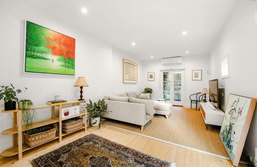 Prahran Maison | 'Chateau York' - Relaxed Prahran Family Home