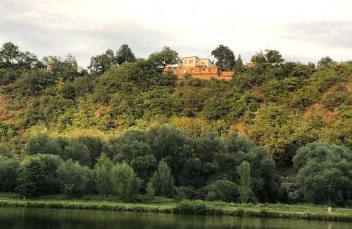 Zdiby Maison | Chatka - B - Vyhlídka nad řekou