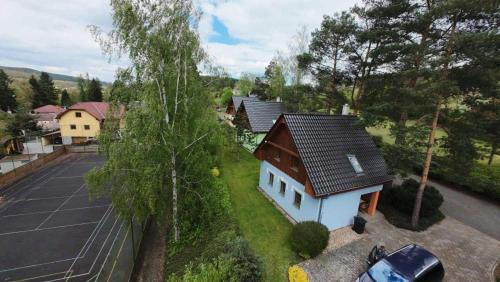 Tyn nad Vltavou Maison | Chaty Koloděje-ubytování u řeky v soukromém areálu-Blue