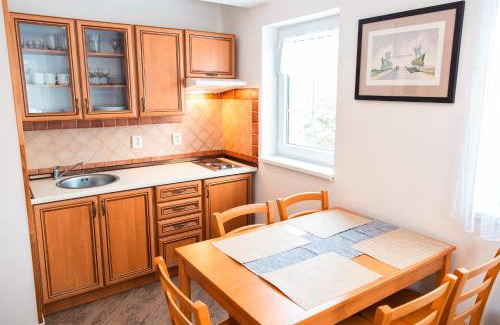 Tyn nad Vltavou Maison | Chaty Koloděje-ubytování u řeky v soukromém areálu-Blue