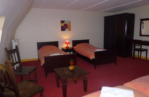 Aveze Autre | Chateau Massif du Sancy, Chambre d'hôtes, Gite, piscine, parc