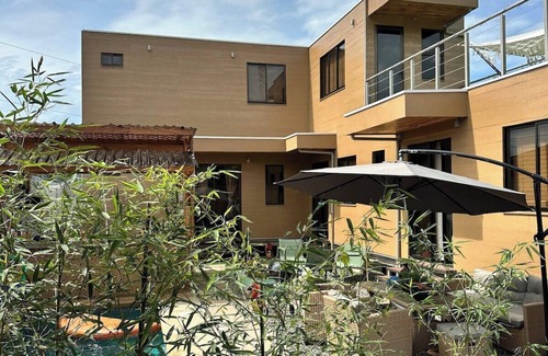 Jaco Maison | Cheap Hotel in Jaco Kitchen+Pool+Gym+Pickleball