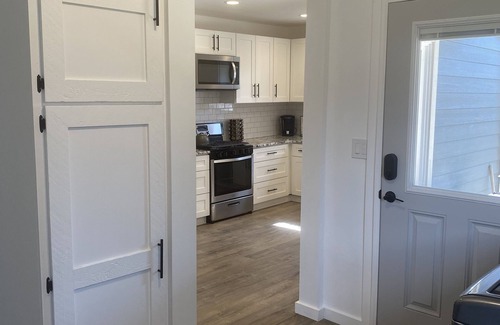 Lynden Maison | Cheerful 1 Bedroom House in the Middle of Town