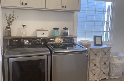 Lynden Maison | Cheerful 1 Bedroom House in the Middle of Town