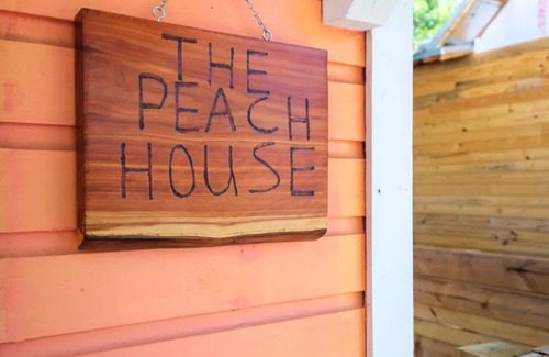 Pleasant Street Maison | Cheerful 2-BDRM/2.5 Bathroom Home Near DWTN & UF