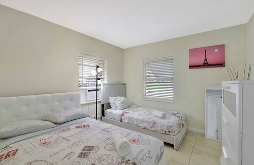 Delray Beach Cottage | Cheerful 2 bed cottage, East Delray Beach, pets ok