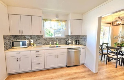 Tillamook Maison | Cheerful 2 Bedroom, 1.5 Bath, Hot Tub w/Yard Ranch