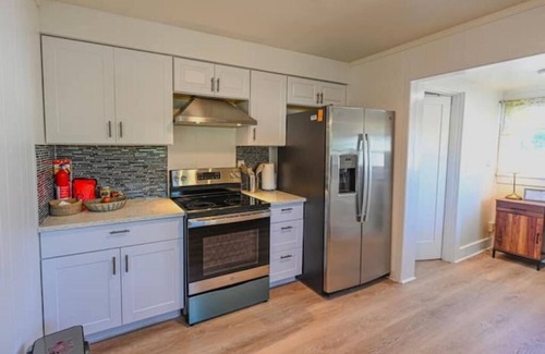 Tillamook Maison | Cheerful 2 Bedroom, 1.5 Bath, Hot Tub w/Yard Ranch