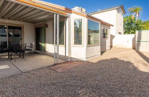 Peacock Village Maison | Cheerful 2 Bedroom/2 Bath home w 2 Car Garage - Sleeps 6. Community Pool