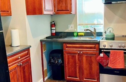 Ronkonkoma Maison | Cheerful 2 bedroom house with free parking