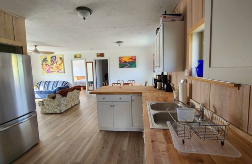 Burdett Appartement | Cheerful 2 Bedroom lake view flat on the Seneca wine trail