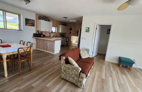 Burdett Appartement | Cheerful 2 Bedroom lake view flat on the Seneca wine trail
