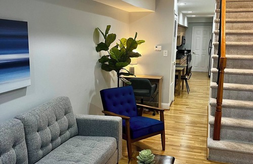 Canton Maison | Cheerful 2-bedroom row house with rooftop deck!