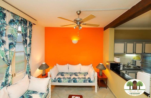 Malindi Appartement | Cheerful 2-bedroom Villa with a pool at Malindi